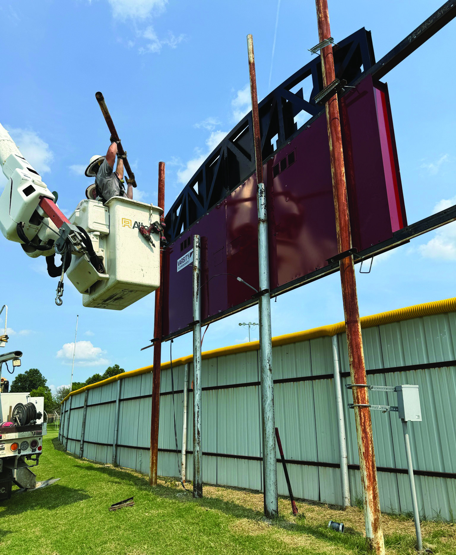 IEC workers helped the Cleveland Tigers by getting the district’s new softball scoreboard up and running last week. District officials praised the company stating the support makes a lasting impact on district facilities and studentathletes.